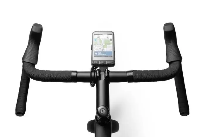 Wahoo Elemnt Ace na kierownicy.