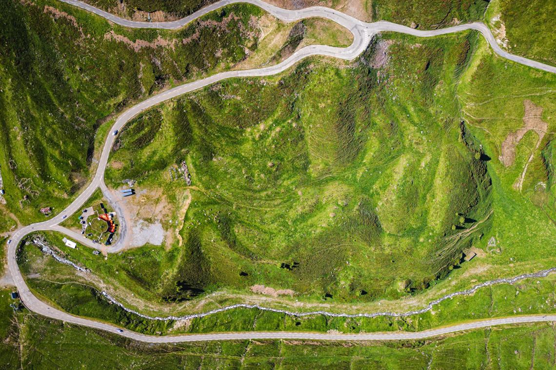 Widok z lotu ptaka na przełęcz Tourmalet.